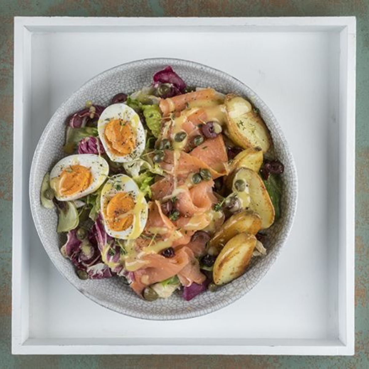 salata-me-kapnisto-solomo