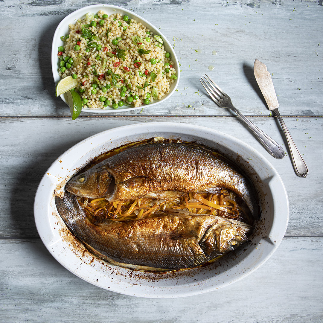 lavraki-me-lachanika-kai-koys-koys